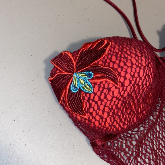 Victoria Secret - Picture 2 of 4